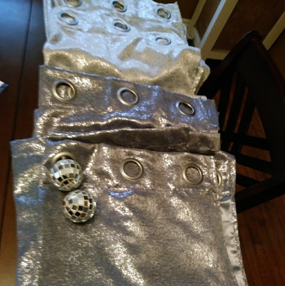4 curtain panels with rods